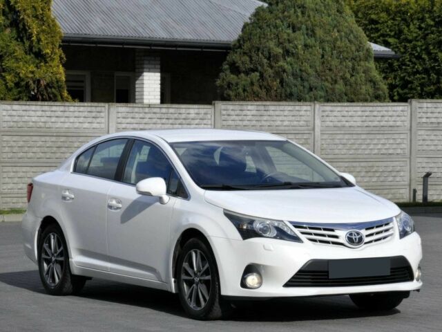 Белый Тойота Авенсис, объемом двигателя 2 л и пробегом 82 тыс. км за 8300 $, фото 2 на Automoto.ua