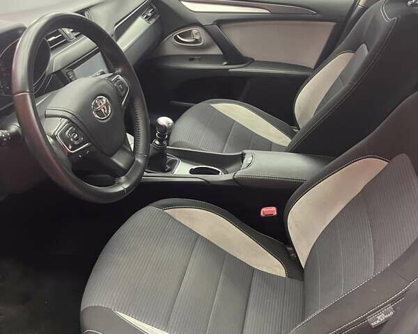 Белый Тойота Авенсис, объемом двигателя 1.6 л и пробегом 199 тыс. км за 14000 $, фото 6 на Automoto.ua