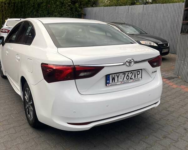 Белый Тойота Авенсис, объемом двигателя 1.6 л и пробегом 199 тыс. км за 14000 $, фото 1 на Automoto.ua