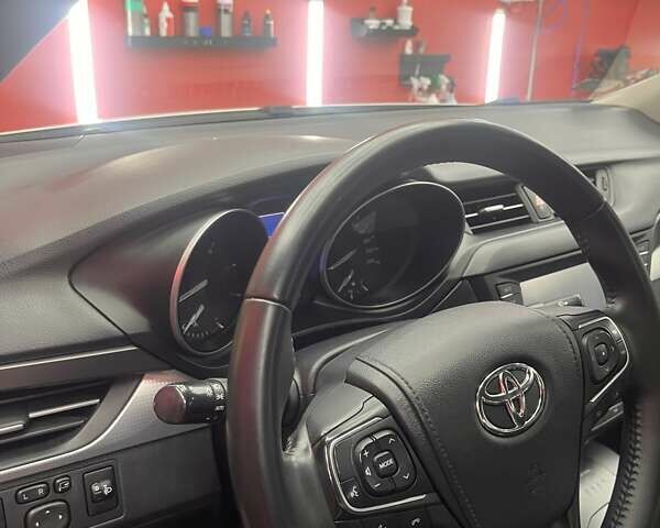 Белый Тойота Авенсис, объемом двигателя 1.6 л и пробегом 199 тыс. км за 14000 $, фото 5 на Automoto.ua