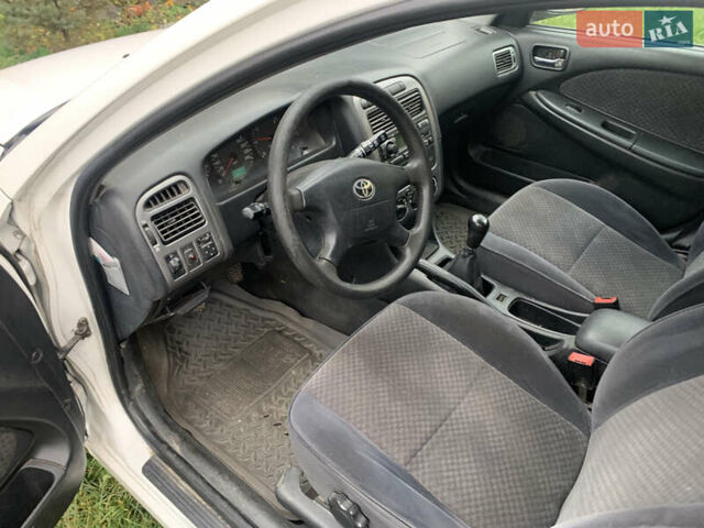 Белый Тойота Авенсис, объемом двигателя 2 л и пробегом 250 тыс. км за 3600 $, фото 6 на Automoto.ua