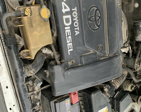 Белый Тойота Авенсис, объемом двигателя 2 л и пробегом 250 тыс. км за 3600 $, фото 13 на Automoto.ua