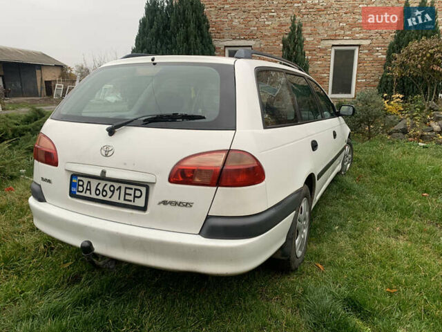 Белый Тойота Авенсис, объемом двигателя 2 л и пробегом 250 тыс. км за 3600 $, фото 5 на Automoto.ua