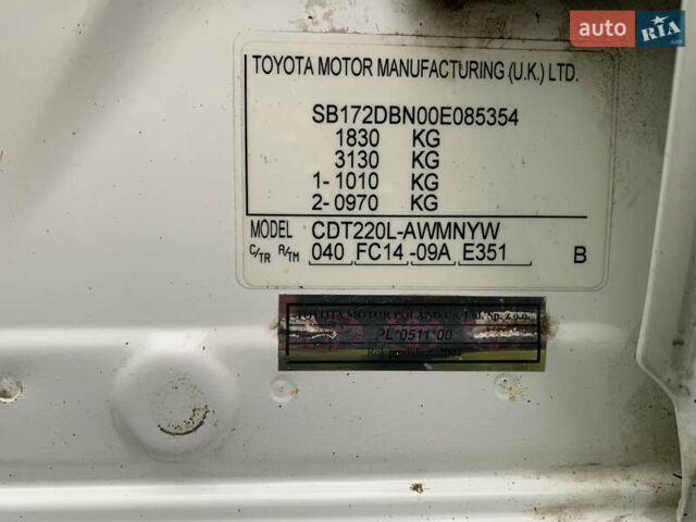 Белый Тойота Авенсис, объемом двигателя 2 л и пробегом 250 тыс. км за 3600 $, фото 10 на Automoto.ua