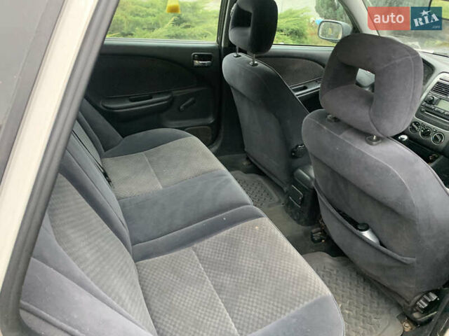 Белый Тойота Авенсис, объемом двигателя 2 л и пробегом 250 тыс. км за 3600 $, фото 9 на Automoto.ua