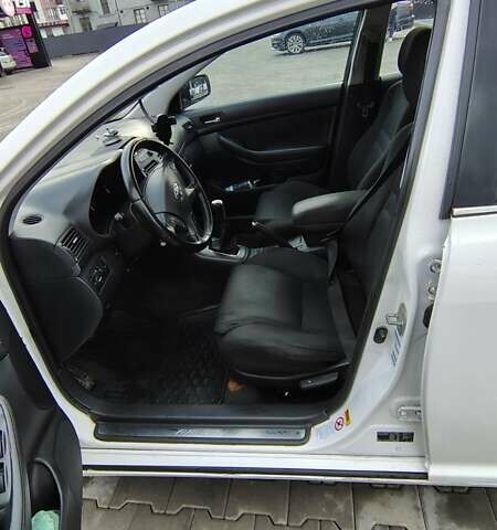 Белый Тойота Авенсис, объемом двигателя 1.99 л и пробегом 280 тыс. км за 4500 $, фото 8 на Automoto.ua