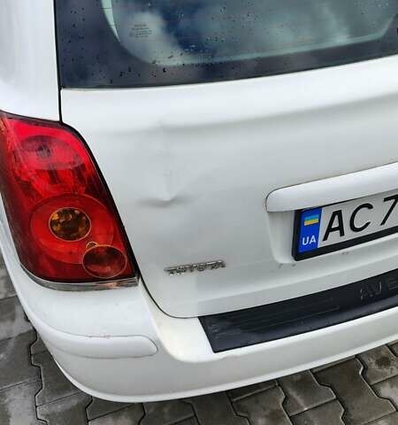Белый Тойота Авенсис, объемом двигателя 1.99 л и пробегом 280 тыс. км за 4500 $, фото 13 на Automoto.ua