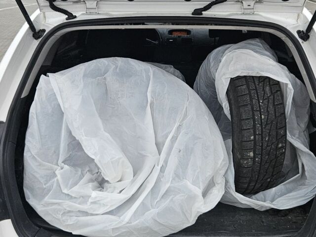 Белый Тойота Авенсис, объемом двигателя 1.8 л и пробегом 255 тыс. км за 5500 $, фото 6 на Automoto.ua