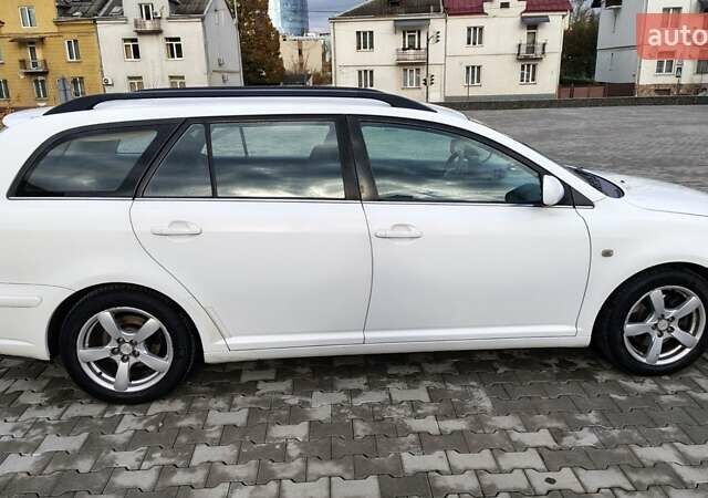 Белый Тойота Авенсис, объемом двигателя 1.99 л и пробегом 280 тыс. км за 4500 $, фото 4 на Automoto.ua