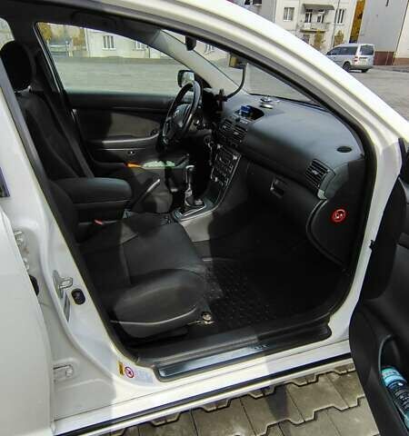 Белый Тойота Авенсис, объемом двигателя 1.99 л и пробегом 280 тыс. км за 4500 $, фото 17 на Automoto.ua