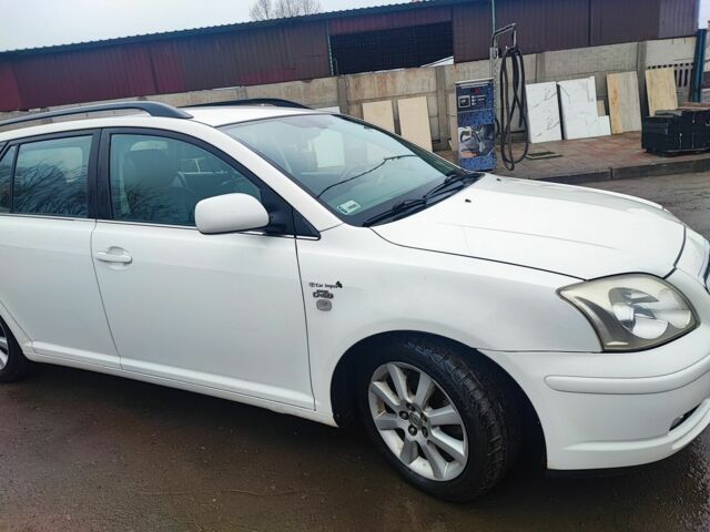 Белый Тойота Авенсис, объемом двигателя 2 л и пробегом 373 тыс. км за 2457 $, фото 1 на Automoto.ua