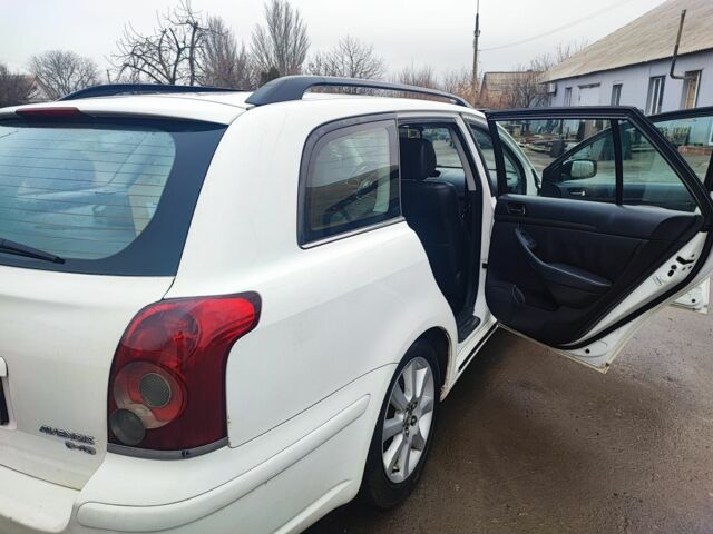 Белый Тойота Авенсис, объемом двигателя 2 л и пробегом 373 тыс. км за 2457 $, фото 7 на Automoto.ua