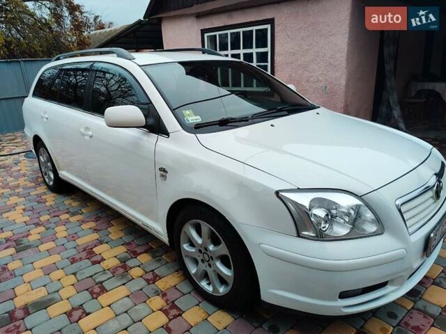 Белый Тойота Авенсис, объемом двигателя 2 л и пробегом 376 тыс. км за 5700 $, фото 3 на Automoto.ua
