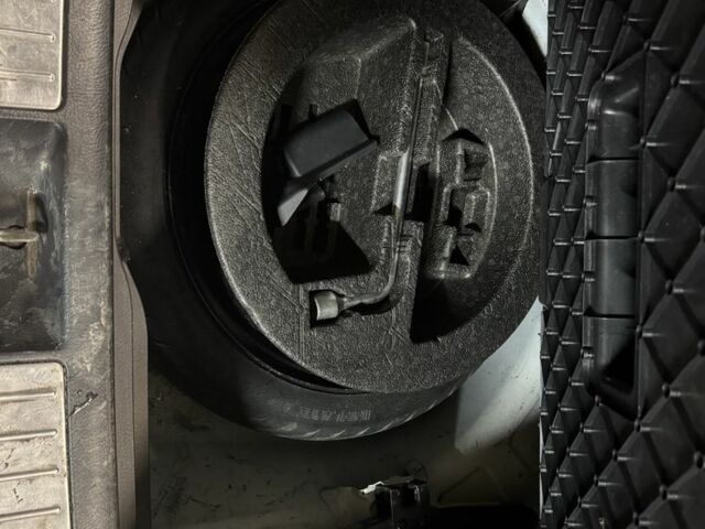 Белый Тойота Авенсис, объемом двигателя 2 л и пробегом 381 тыс. км за 3229 $, фото 12 на Automoto.ua