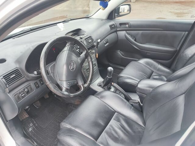 Белый Тойота Авенсис, объемом двигателя 2 л и пробегом 373 тыс. км за 2457 $, фото 5 на Automoto.ua