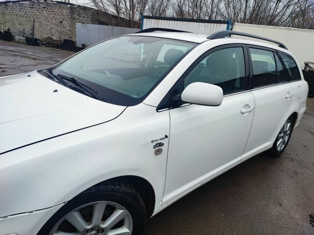 Белый Тойота Авенсис, объемом двигателя 2 л и пробегом 373 тыс. км за 2457 $, фото 6 на Automoto.ua