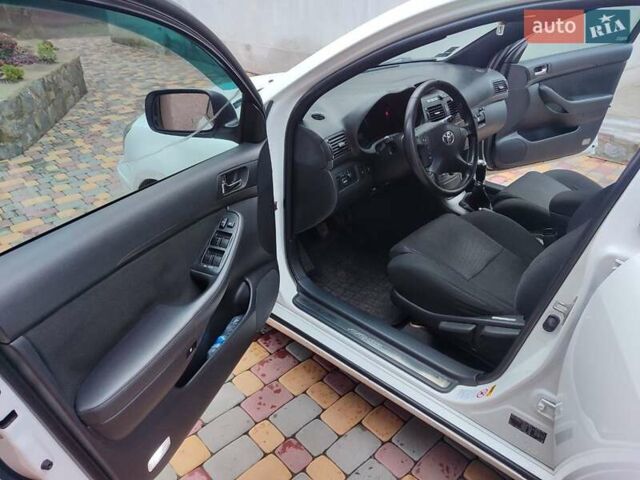 Белый Тойота Авенсис, объемом двигателя 2 л и пробегом 376 тыс. км за 5700 $, фото 17 на Automoto.ua