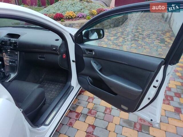 Белый Тойота Авенсис, объемом двигателя 2 л и пробегом 376 тыс. км за 5700 $, фото 19 на Automoto.ua