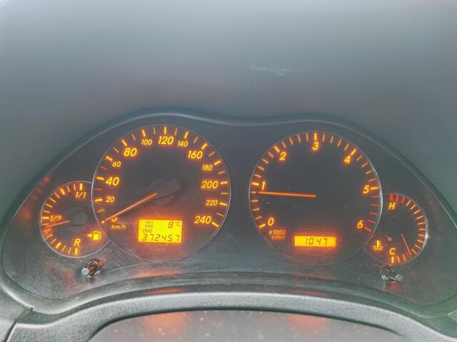 Белый Тойота Авенсис, объемом двигателя 2 л и пробегом 373 тыс. км за 2457 $, фото 2 на Automoto.ua