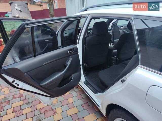 Белый Тойота Авенсис, объемом двигателя 2 л и пробегом 376 тыс. км за 5700 $, фото 15 на Automoto.ua