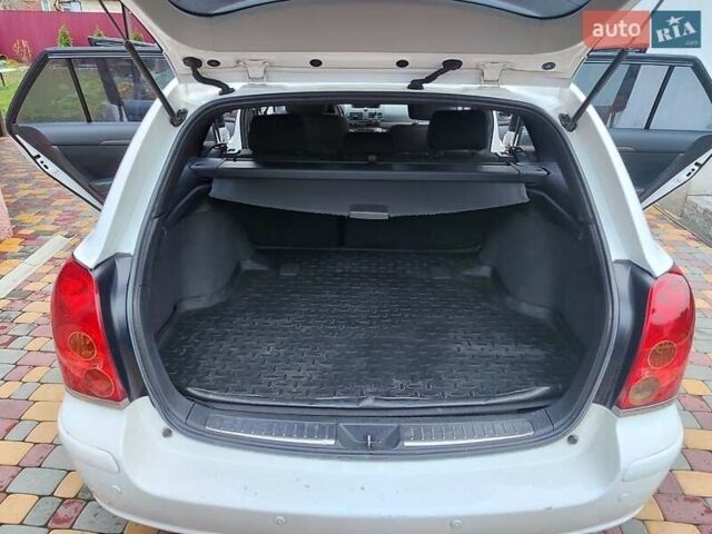 Белый Тойота Авенсис, объемом двигателя 2 л и пробегом 376 тыс. км за 5700 $, фото 10 на Automoto.ua