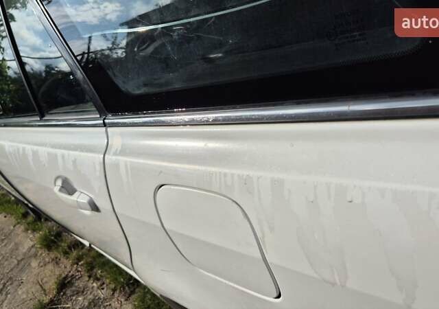 Белый Тойота Авенсис, объемом двигателя 2 л и пробегом 346 тыс. км за 4300 $, фото 10 на Automoto.ua