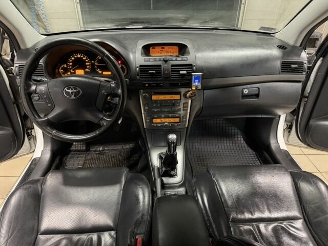 Белый Тойота Авенсис, объемом двигателя 2 л и пробегом 381 тыс. км за 3229 $, фото 9 на Automoto.ua