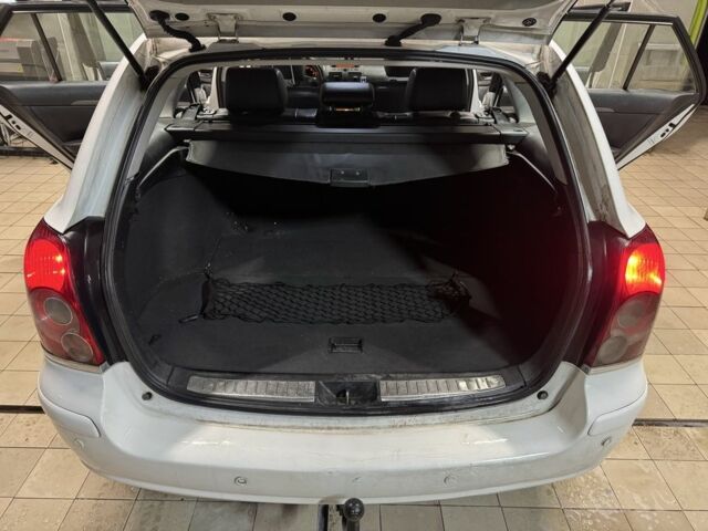 Белый Тойота Авенсис, объемом двигателя 2 л и пробегом 381 тыс. км за 3229 $, фото 11 на Automoto.ua