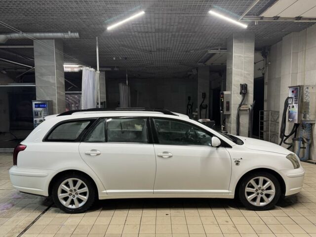 Белый Тойота Авенсис, объемом двигателя 2 л и пробегом 381 тыс. км за 3229 $, фото 5 на Automoto.ua