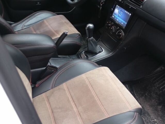 Білий Тойота Авенсіс, об'ємом двигуна 1.8 л та пробігом 240 тис. км за 5800 $, фото 5 на Automoto.ua