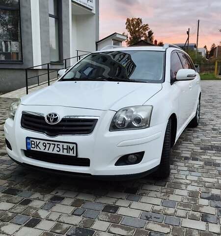 Белый Тойота Авенсис, объемом двигателя 2 л и пробегом 274 тыс. км за 6800 $, фото 4 на Automoto.ua