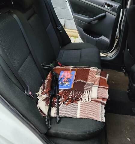 Белый Тойота Авенсис, объемом двигателя 2 л и пробегом 274 тыс. км за 6800 $, фото 12 на Automoto.ua
