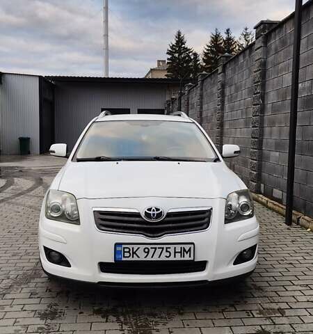 Белый Тойота Авенсис, объемом двигателя 2 л и пробегом 274 тыс. км за 6800 $, фото 1 на Automoto.ua