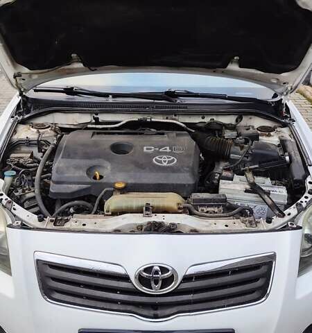 Белый Тойота Авенсис, объемом двигателя 2 л и пробегом 274 тыс. км за 6800 $, фото 11 на Automoto.ua