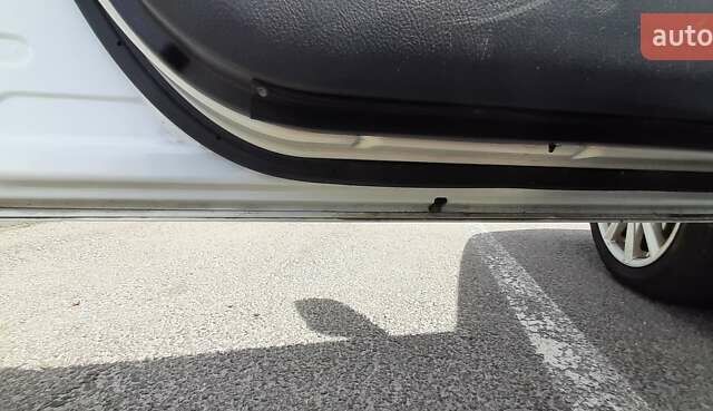 Белый Тойота Авенсис, объемом двигателя 2 л и пробегом 427 тыс. км за 4700 $, фото 27 на Automoto.ua