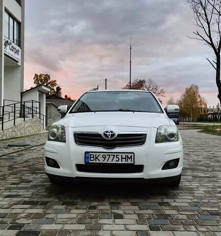 Белый Тойота Авенсис, объемом двигателя 2 л и пробегом 274 тыс. км за 6800 $, фото 5 на Automoto.ua