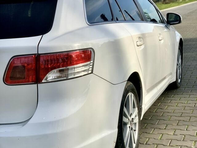 Белый Тойота Авенсис, объемом двигателя 2.2 л и пробегом 186 тыс. км за 7650 $, фото 5 на Automoto.ua