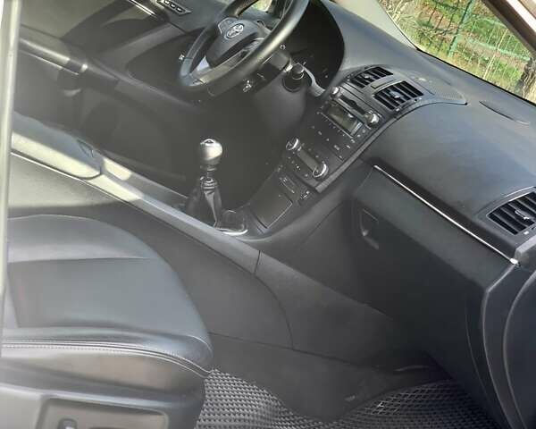 Білий Тойота Авенсіс, об'ємом двигуна 2.2 л та пробігом 186 тис. км за 7650 $, фото 31 на Automoto.ua