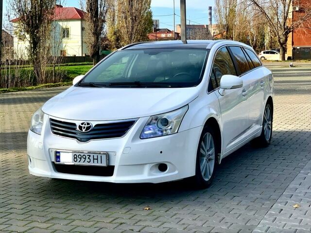 Белый Тойота Авенсис, объемом двигателя 2.2 л и пробегом 186 тыс. км за 7650 $, фото 1 на Automoto.ua