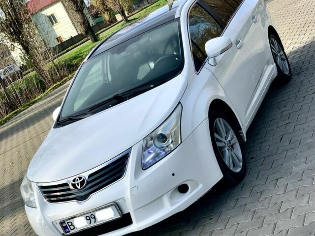 Белый Тойота Авенсис, объемом двигателя 2.2 л и пробегом 188 тыс. км за 7100 $, фото 2 на Automoto.ua