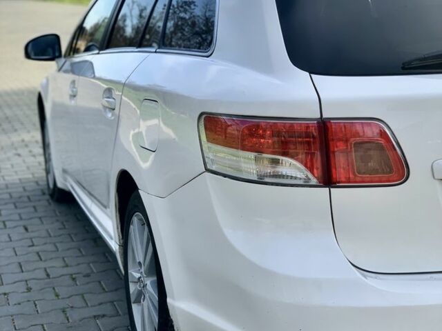 Белый Тойота Авенсис, объемом двигателя 2.2 л и пробегом 186 тыс. км за 7650 $, фото 7 на Automoto.ua