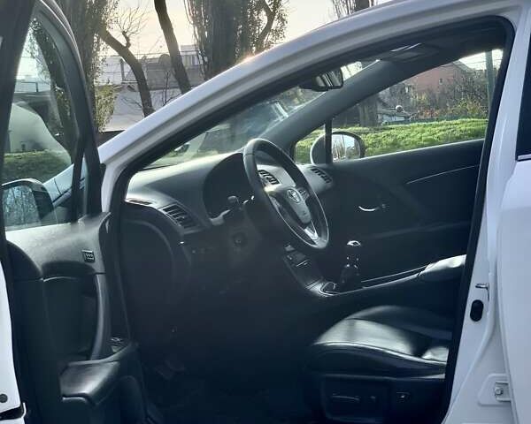 Білий Тойота Авенсіс, об'ємом двигуна 2.2 л та пробігом 186 тис. км за 7650 $, фото 21 на Automoto.ua