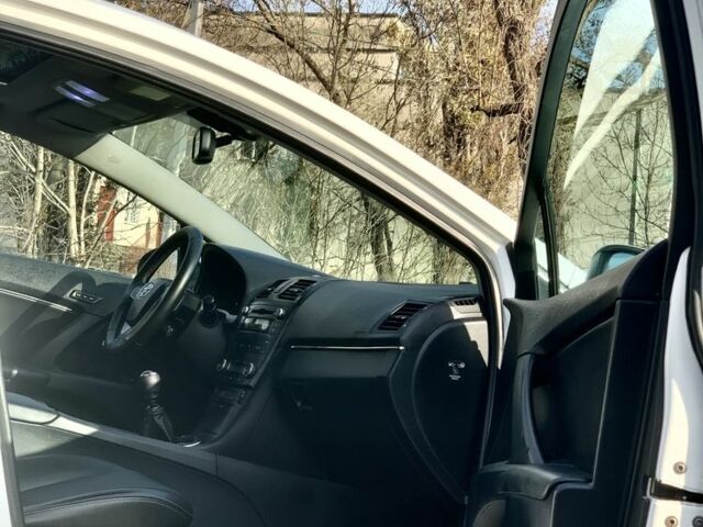Белый Тойота Авенсис, объемом двигателя 2.2 л и пробегом 186 тыс. км за 7650 $, фото 22 на Automoto.ua