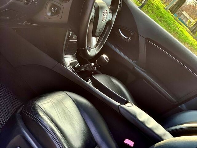 Белый Тойота Авенсис, объемом двигателя 2.2 л и пробегом 186 тыс. км за 7650 $, фото 13 на Automoto.ua