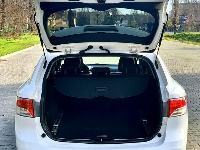 Белый Тойота Авенсис, объемом двигателя 2.2 л и пробегом 186 тыс. км за 7650 $, фото 6 на Automoto.ua