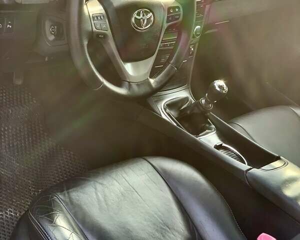 Белый Тойота Авенсис, объемом двигателя 2.22 л и пробегом 188 тыс. км за 7100 $, фото 33 на Automoto.ua