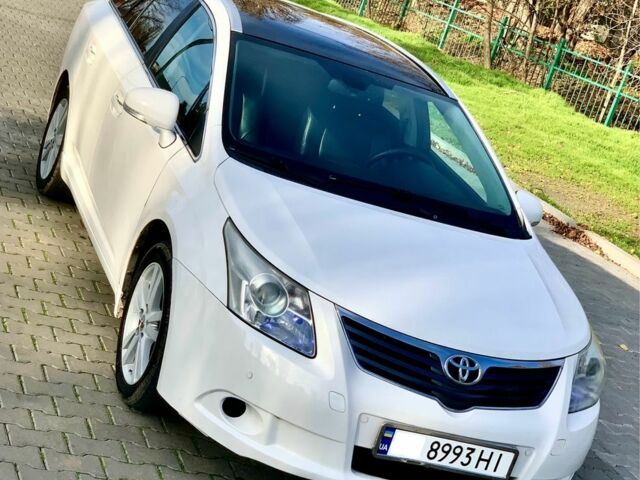 Белый Тойота Авенсис, объемом двигателя 2.2 л и пробегом 186 тыс. км за 7650 $, фото 1 на Automoto.ua