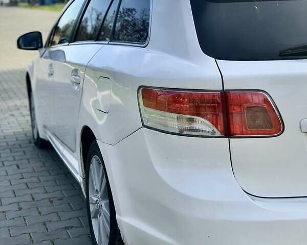 Белый Тойота Авенсис, объемом двигателя 2.22 л и пробегом 188 тыс. км за 7100 $, фото 8 на Automoto.ua