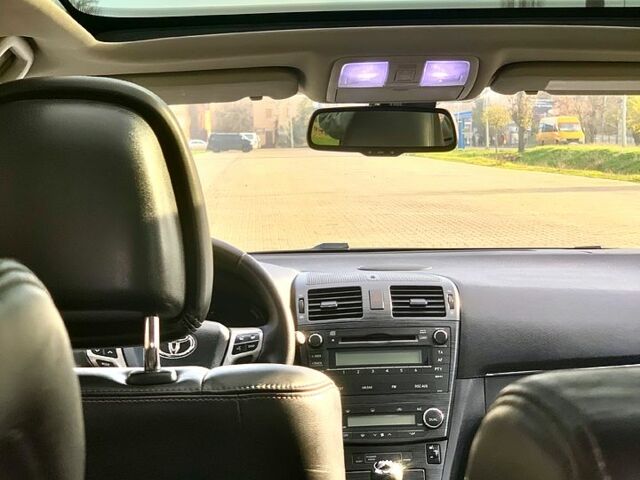 Белый Тойота Авенсис, объемом двигателя 2.2 л и пробегом 186 тыс. км за 7650 $, фото 9 на Automoto.ua