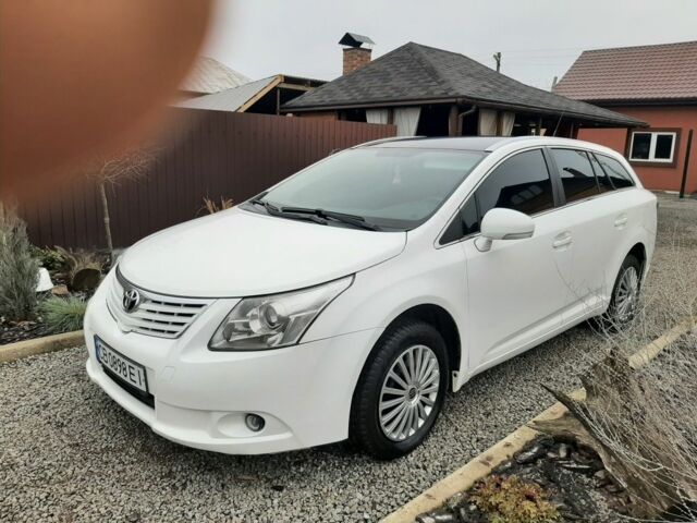 Белый Тойота Авенсис, объемом двигателя 2 л и пробегом 260 тыс. км за 9000 $, фото 1 на Automoto.ua